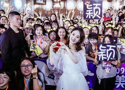 明星跟粉丝合照,珍藏合照背后的温馨故事