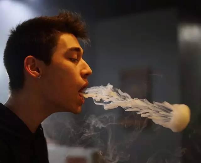 吐烟圈网红,网络新宠的崛起与魅力