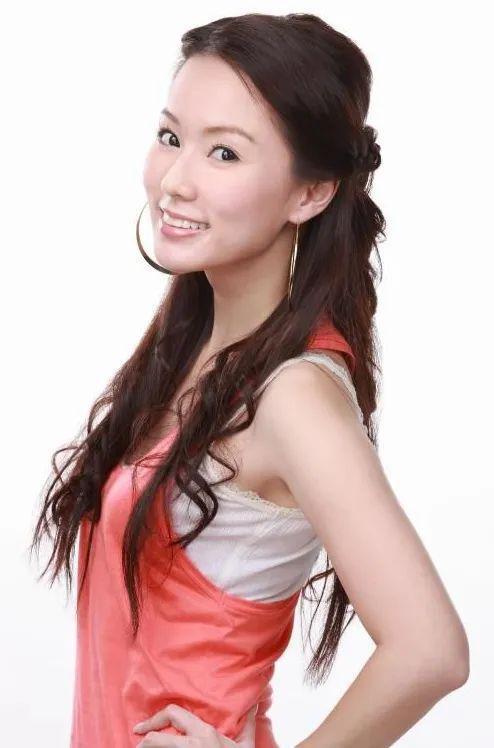 新加坡明星女,揭秘当红明星女生的闪耀时刻